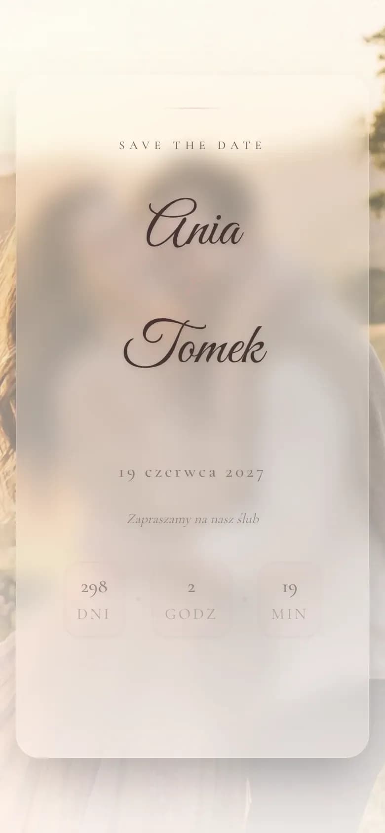 Szablon zapowiedzi ślubu „Romantyczny Szept” na ekranie telefonu