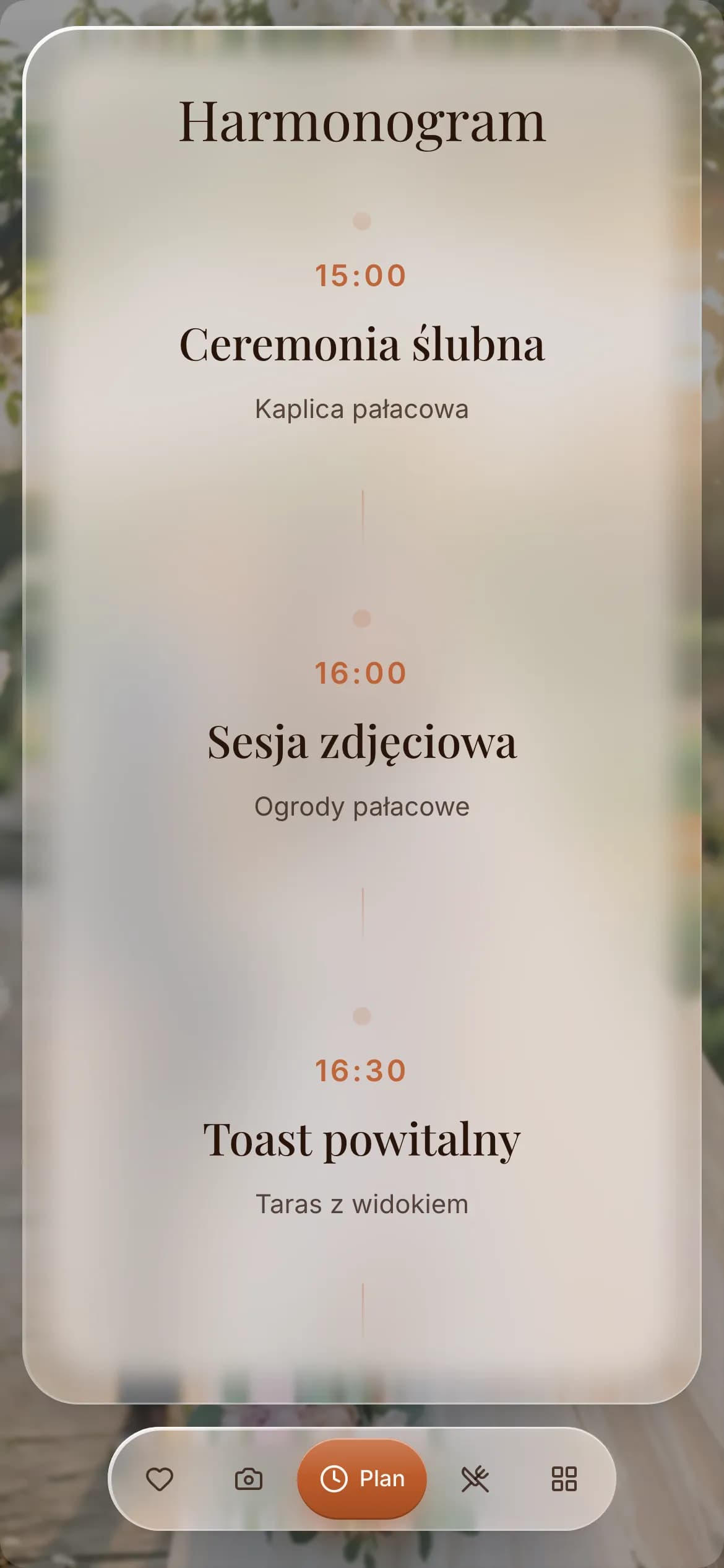 Ekran planu dnia: rozmyte zdjęcie w tle, na nim szklany arkusz z godzinami i nazwami punktów dnia.